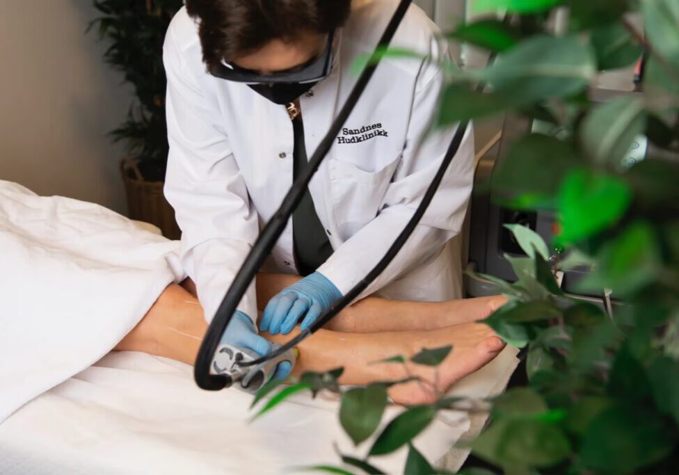 662bde6a2706263b8483c3f8_6576e2e50f4d487c49174211_red_DSC7513